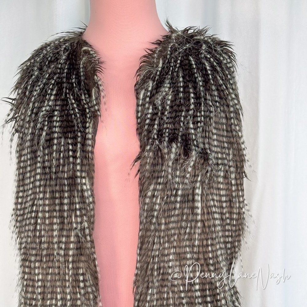 Rue21 Faux Fur Hook Winter Vest - Picture 3 of 9